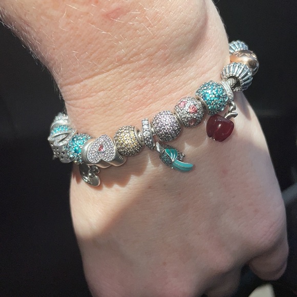 Authentic Pandora bracelet fully loaded with authentic charms - Picture 5 of 5